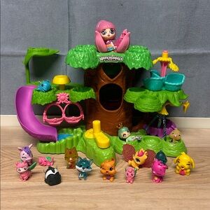 Hatchimals Nursery Playset Colleggtibles Tree House & 16 Figures.
